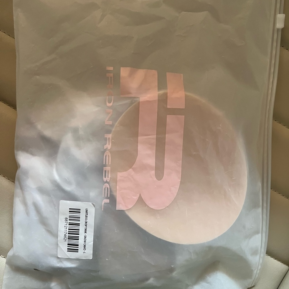 Iron Rebel Limitless Crop Tank - Snow Camo | Size L | NWT